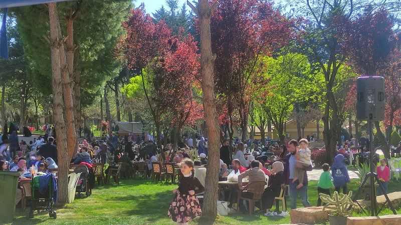 أبو حمدان خلال افتتاح "مهرجان العيد" في المدينة الكشفية: لن نكون منغلقين كما أصحاب الفتن