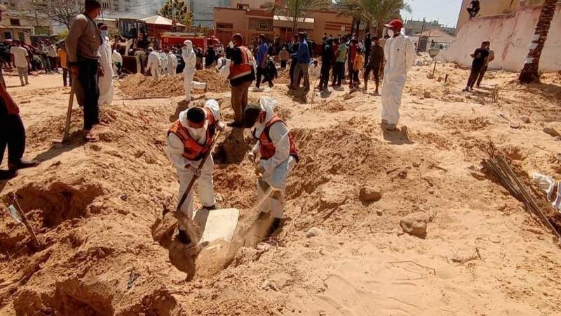 فظائع جيش العدوّ تتكشّف: مقبرة جماعية بمجمّع ناصر الطبي في خان يونس