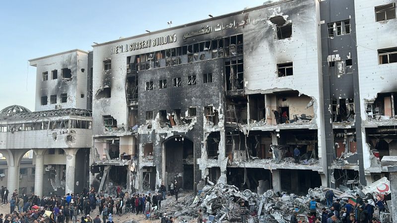 مستشفيات غزة "تحتضر".. تحذيرٌ من الصحة الفلسطينية