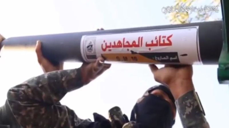 فيديو.. كتائب المجاهدين تستهدف "سيديروت" برشقة صاروخية