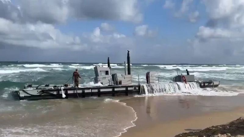  بالفيديو: انهيار جزء من الرصيف الأميركي العائم فى غزة