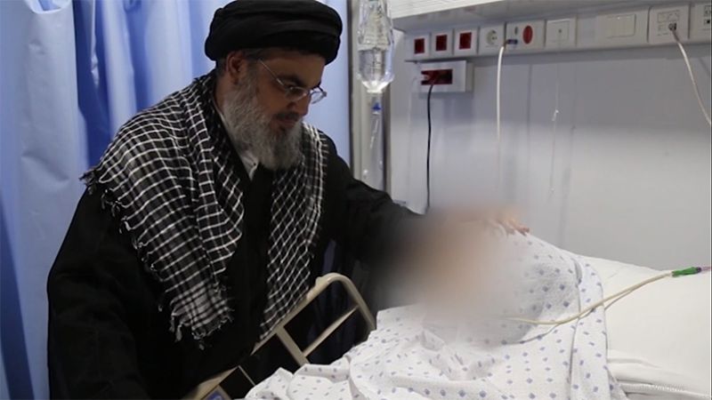 بالفيديو: زيارة السيد نصر الله إلى والدته الفاضلة "أم حسن" في المستشفى