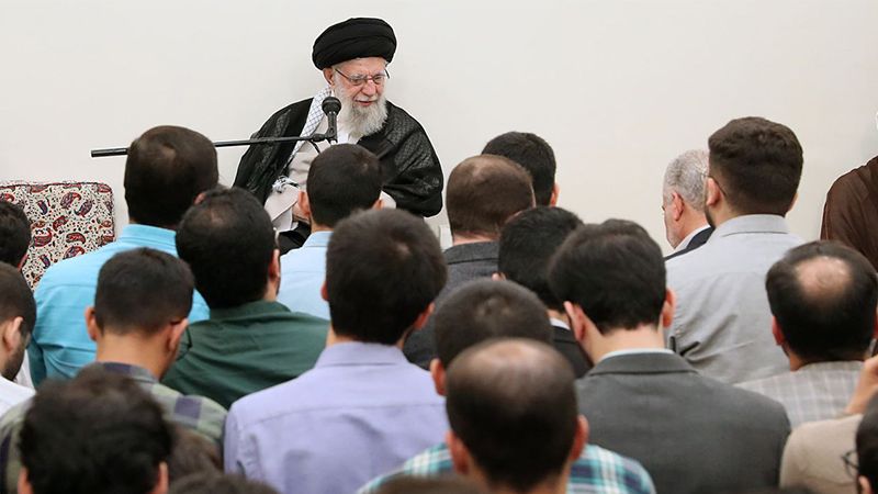 الإمام الخامنئي يشدد على أهمية المشاركة في الانتخابات الرئاسية في إيران