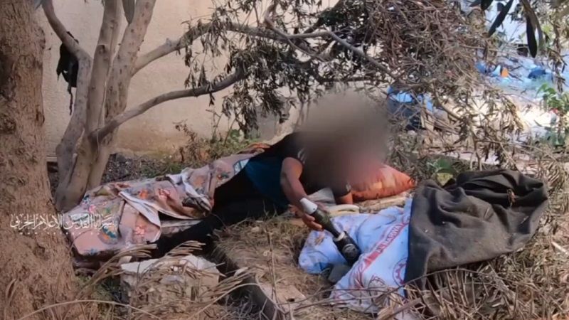مشاهد من قصف سرايا القدس لجنود وآليات العدو الصهيوني في محور "نتساريم" جنوب غرب مدينة غزة