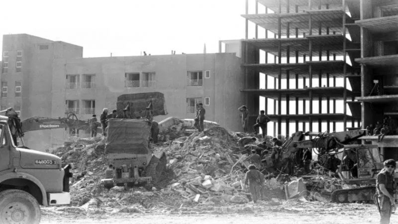 بعد 42 عامًا من النكران.. "إسرائيل" تُقر أنّ المقاومة هي من فجّرت مقرّ الحاكم العسكري بصور