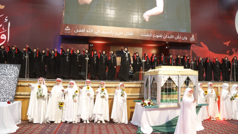 مجلس "الطفل الرضيع".. صُور الشهداء بين أحضان أطفالهم