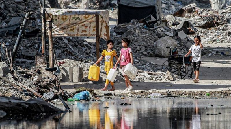 تحذيرات من "كارثة صحية" في غزة.. هكذا تعمّد الاحتلال نشر فيروس "شلل الأطفال" 