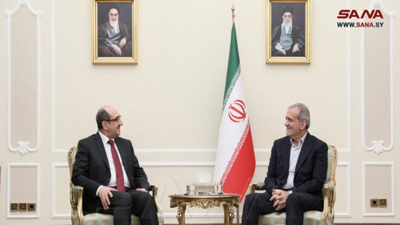 بزشكيان يلتقي صباغ: لتعزيز التعاون والتصدي لمحاولات الهيمنة الأميركية