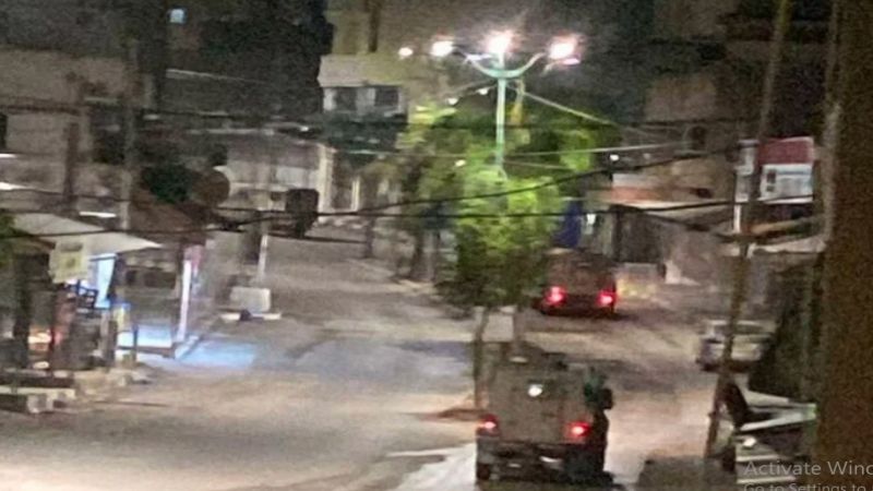 الاحتلال يقتحم مناطق في الضفة الغربية.. ويُجبر عائلات على إخلاء منازلها