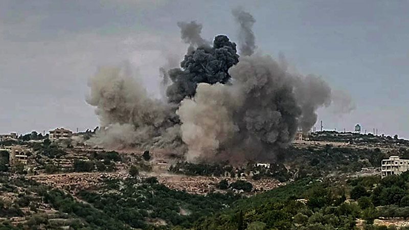 العدو مستمر بشن الغارات وقوة صهيونية تداهم منزلًا مأهولًا في برج الملوك