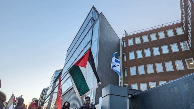 ردًا على انضمامها إلى دعوى الإبادة الجماعية.. كيان العدو يغلق سفارته في أيرلندا
