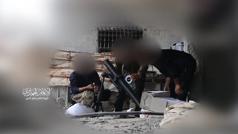 مشاهد من القصف المشترك لألوية صلاح الدين وكتائب القسام لآليات وجنود العدو المتمركزة غرب معسكر جباليا بقذائف الهاون