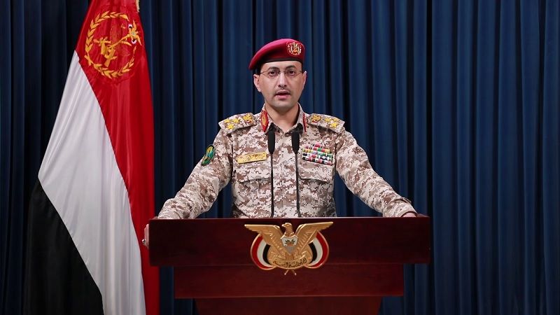 القوات المسلحة اليمنية تستهدف حاملة طائرات أميركية وقطعًا حربية تابعةً لها شمالي البحر الأحمر