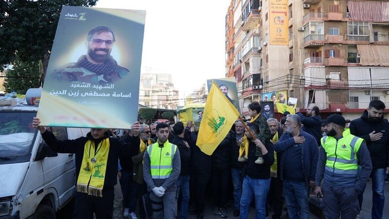 بالصور| تشييع الشهيدين أسامة زين الدين وعلاء غصن في روضة الحوراء زينب (ع) 