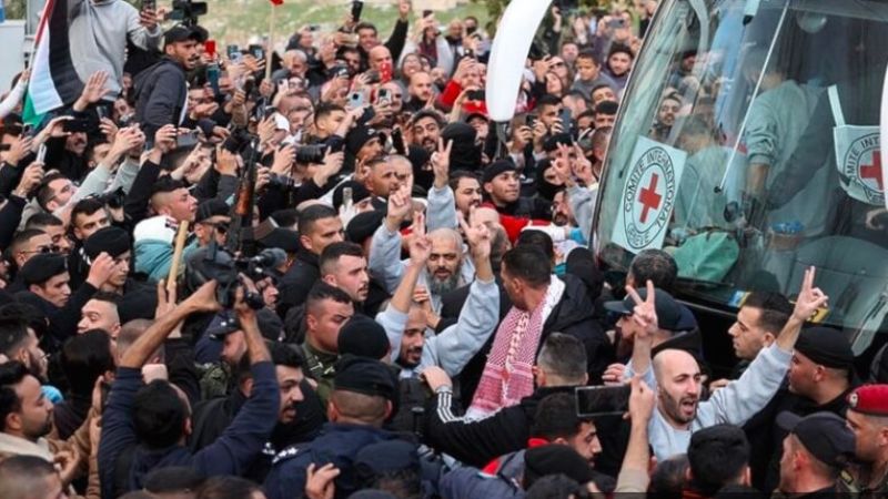 ضمن الدفعة الثالثة.. 110 أسرى يعتنقون الحرية في "طوفان الأحرار"