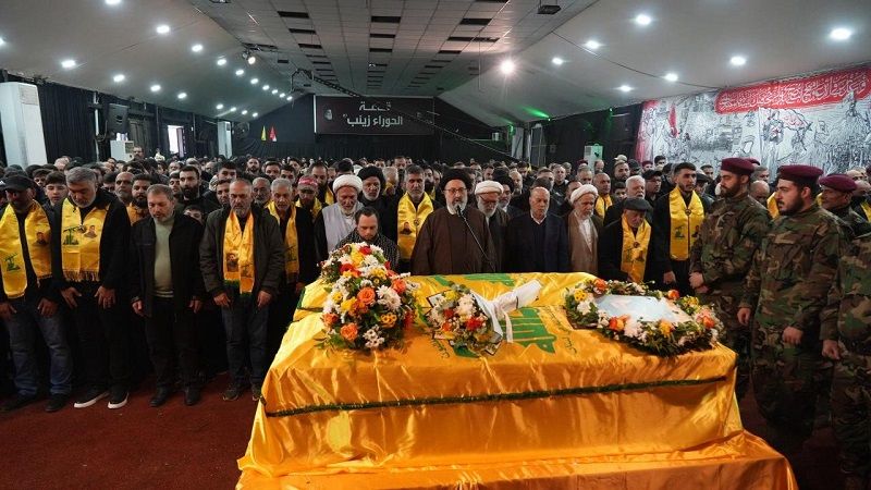 بالصور| تشييع الشهيدَين فاروق العشي وعلي مراد في روضة الحوراء زينب (ع) 