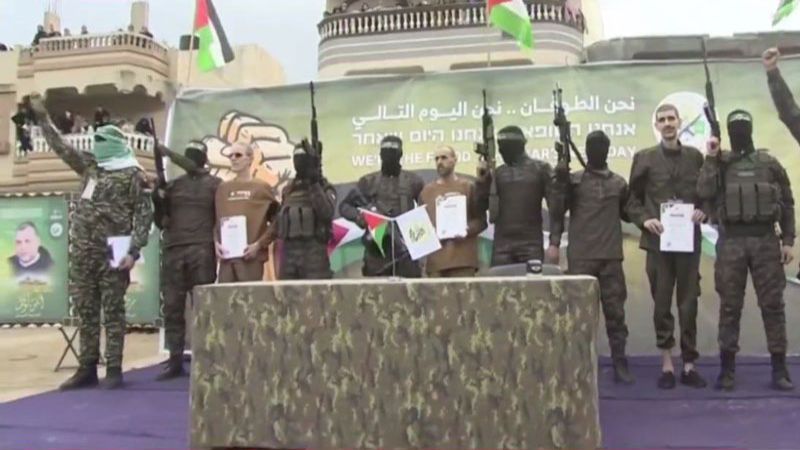 بالصور: تطبيق الدفعة الخامسة من "صفقة" التبادل