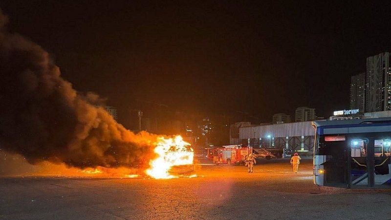 صور| "انفجارات ضخمة".. عبوات ناسفة استهدفت حافلات في مناطق متفرقة جنوب "تل أبيب"
