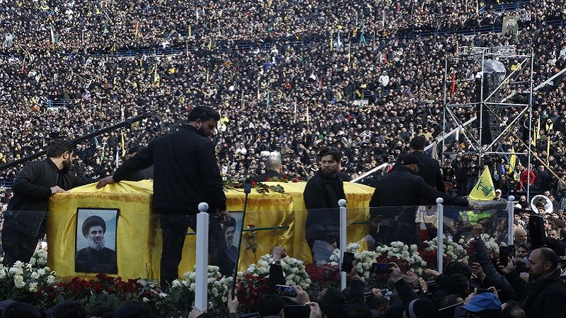 صور| أمواج بشرية هائلة احتشدت في تشييع الشهيدين السيدين وفاءً لتضحياتهما وتجديدًا للعهد