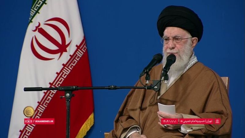 الإمام الخامنئي محذرًا الولايات المتحدة: إذا ارتكبتم أي حماقة بحق إيران.. ردّنا سيكون قويًا