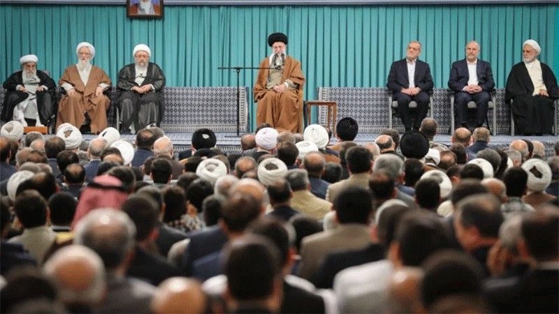 الإمام الخامنئي: على الدول الإسلامية أن تتّحد وتُدافع عن حقوقها ولا تسمح لأميركا بممارسة الابتزاز