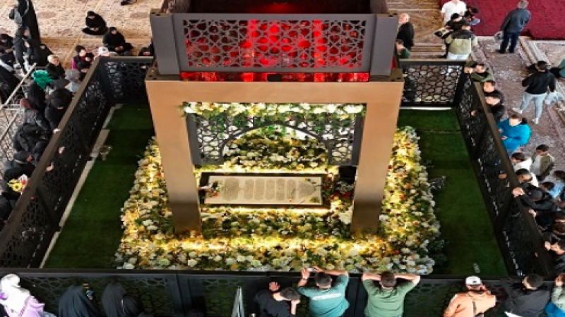 بالصور|  في أول أيام عيد الفطر المبارك.. حشود غفيرة تُيمّم وجهها شطر مرقد سيد شهداء الأمة