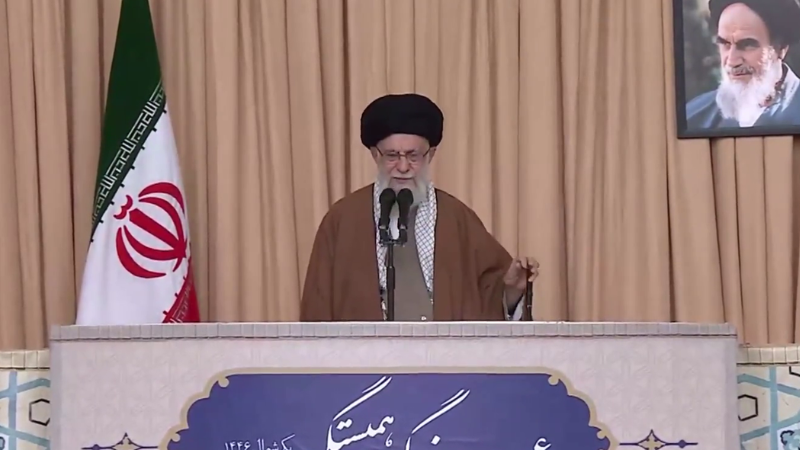 الإمام الخامنئي: إذا قام الأعداء بأي تهديد لإيران فسيتلقّون ضربة شديدة