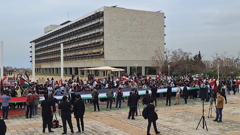 بالصور| وقفتان تضامنيتان مع الشعب الفلسطيني في مجمع الحدث الجامعي وكلية الآداب - الأونيسكو