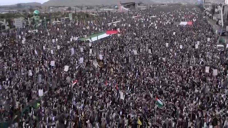 طوفان بشري غير مسبوق بصنعاء تحت شعار "ثابتون مع غزّة في مواجهة التصعيد الأميركي "الإسرائيلي"