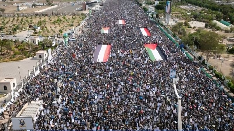 فيديو| مسيرات مليونية في صنعاء تحت شعار "ثابتون مع غزة.. رغم أنف الأميركي وجرائمه"