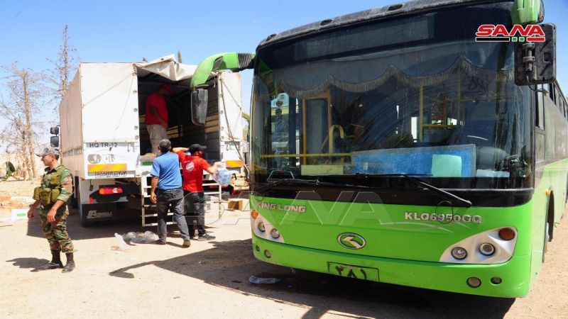 بعد سنوات من الإحتجاز .. عشرات الأسر السورية تعود من مخيم الركبان