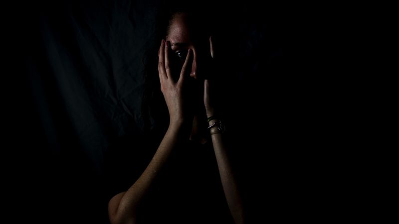 الخوف أحد أسباب الإصابة بفيروس كورونا المستجد