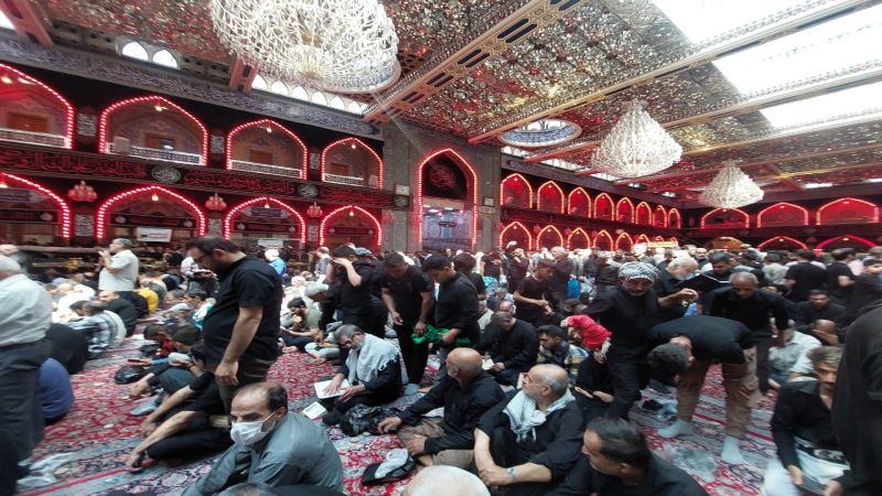 بالفيديو والصور: العتبة العباسية في كربلاء تعجُّ بحشود المعزّين