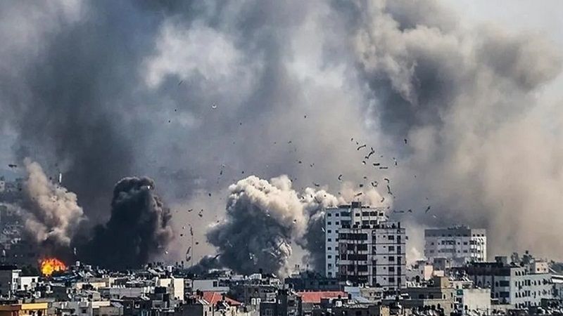 فلسطين المحتلة| طيران الاحتلال ينفّذ حزامًا ناريًا على شرق حي التفاح شرق مدينة غزة