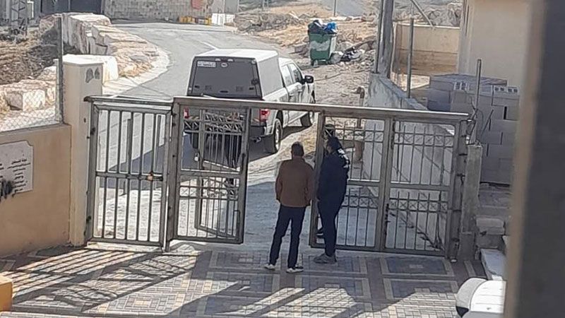 فلسطين المحتلة| قوات الاحتلال تقتحم محيط مدرسة "قرية منيزل" شرق يطا جنوب الخليل فلسطين المحتلة| قوات الاحتلال تقتحم محيط مدرسة "قرية منيزل" شرق يطا جنوب الخليل