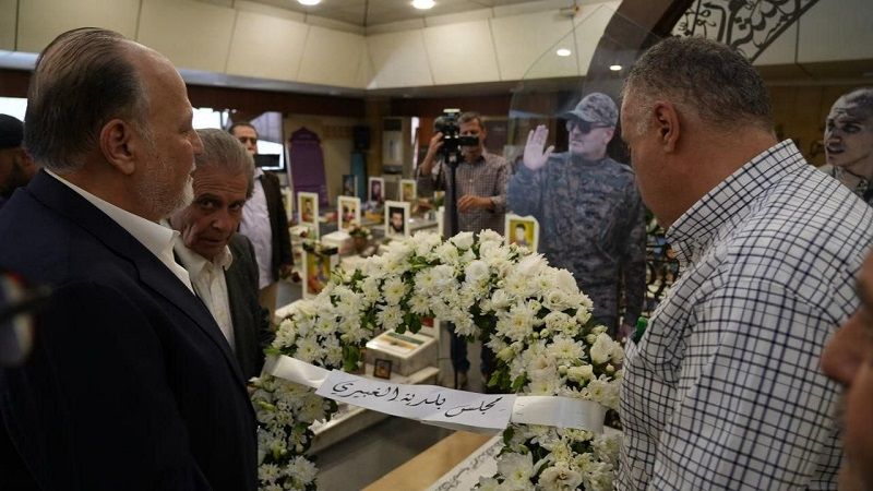 في ذكرى شهادته التاسعة.. وضع إكليل من الزهر أمام ضريح السيد بدر الدين