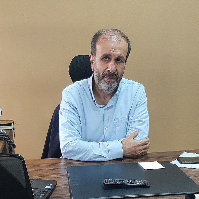 مدير الأخبار والبرامج السياسية في إذاعة النور الأستاذ عباس شقير