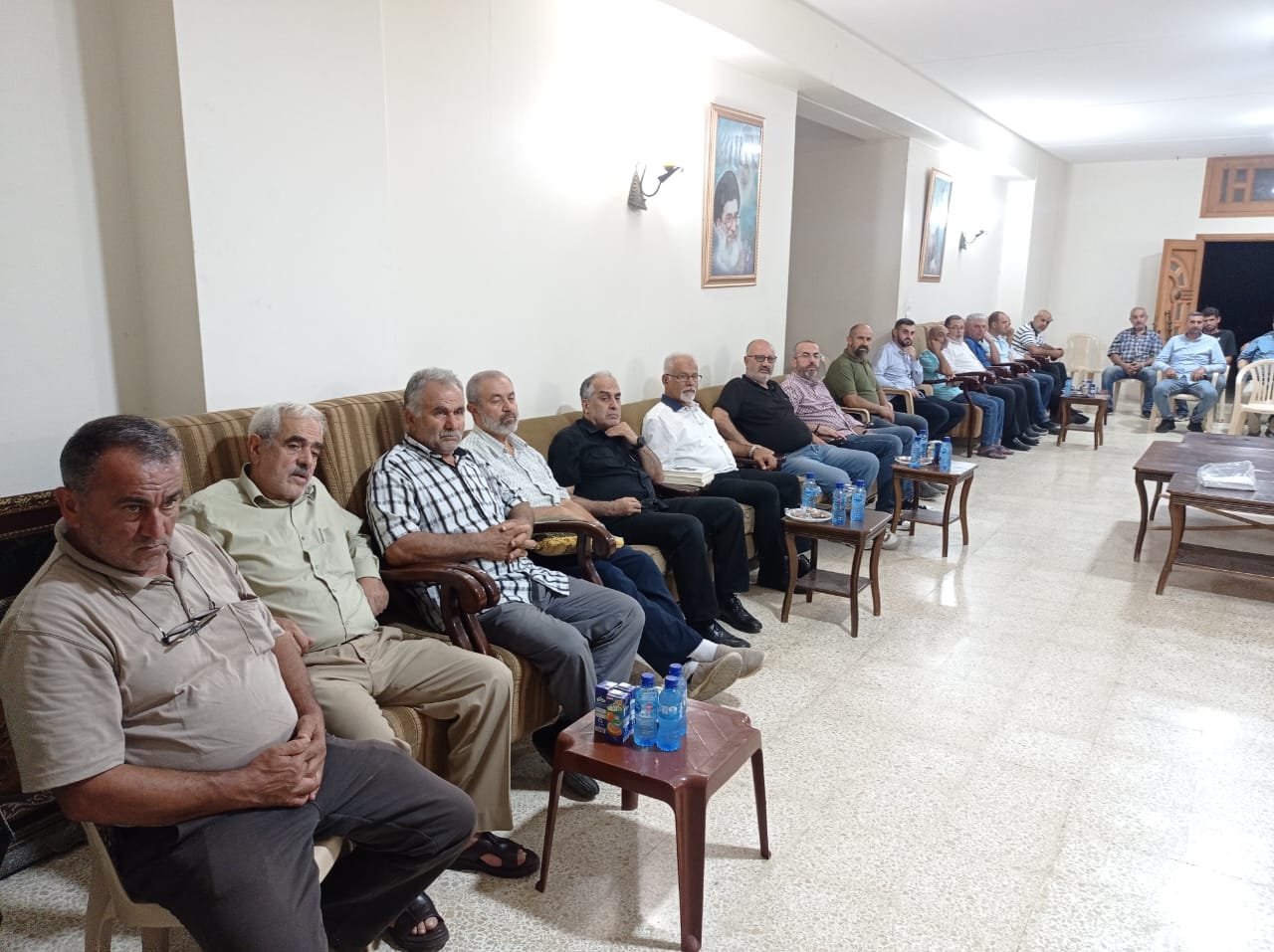حاور في الندوة البروفسور حسين رحال مسؤول وحدة الإعلام الإلكتروني في حزب الله، والبروفسور ناصيف نعمة