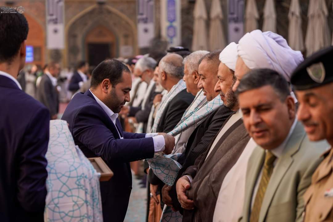 بالصور: رفع راية عيد الغدير في العتبة العلوية المقدسة بالنجف الأشرف