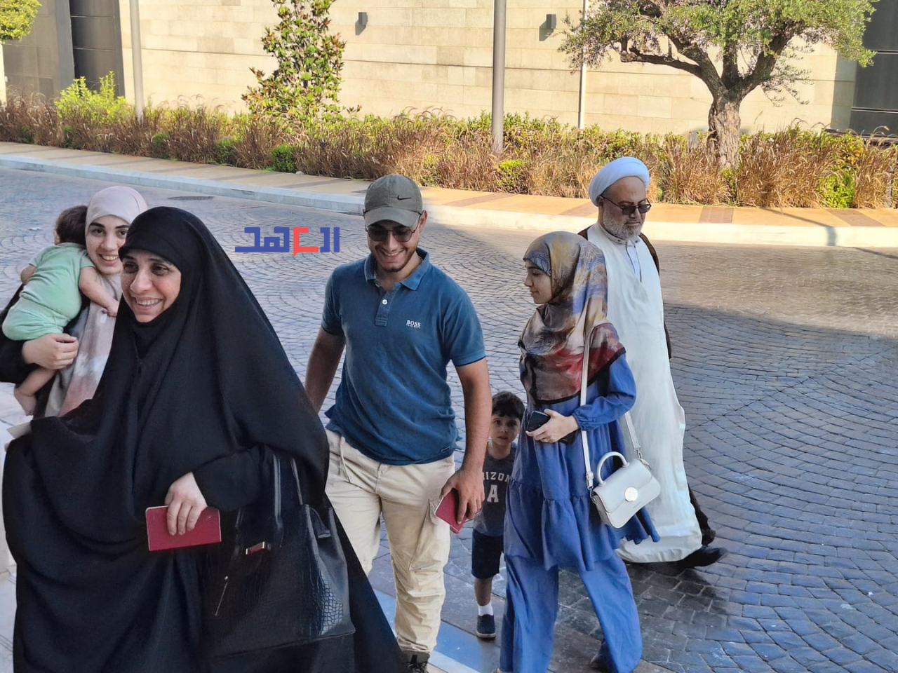بالصور: السفارة الإيرانية تنظِّم الانتخابات للجالية الإيرانية في بيروت